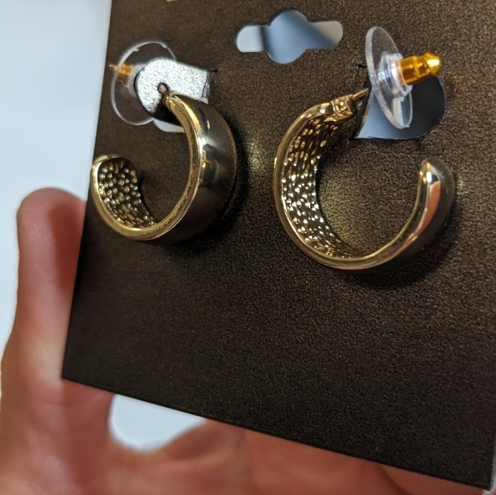 Bold Elements Gold Tone Hoop Earrings - Picture 3 of 4